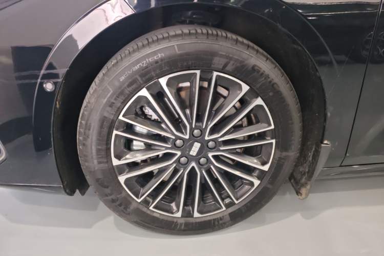 Used Geely Galaxy E8 2025 575 km Intelligent Driving Edition Left Front Wheel Hub