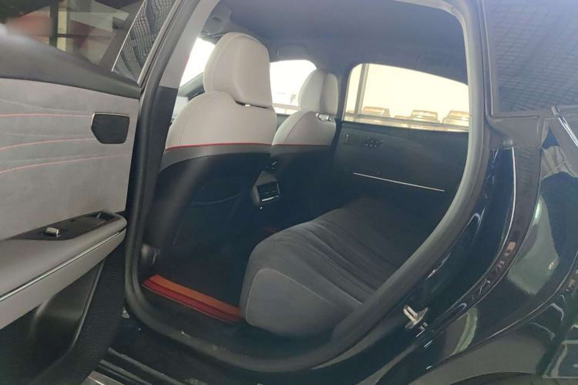 Used Geely Galaxy E8 2025 620 km All-Wheel Drive Starship LiDAR-Enabled Intelligent Driving Version Left Rear Seat