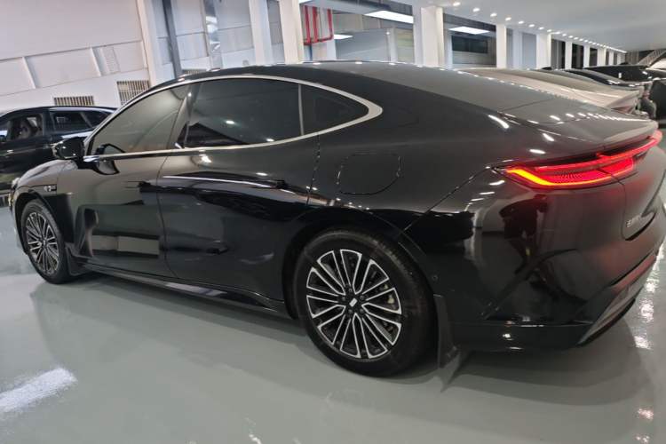 Used Geely Galaxy E8 2025 575 km Intelligent Driving Edition Rear Left 45 Deg
