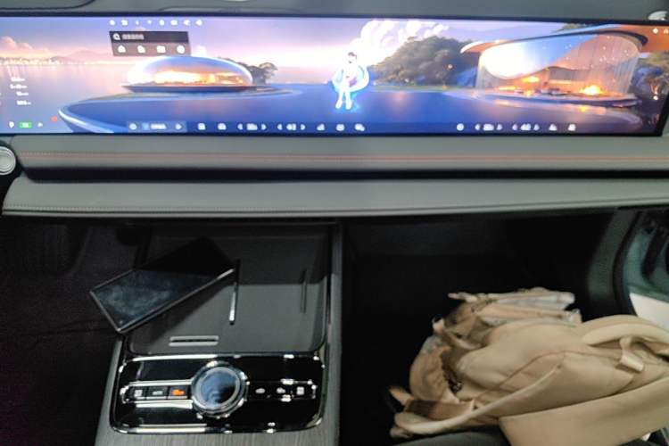 Used Geely Galaxy E8 2025 620 km All-Wheel Drive Starship LiDAR-Enabled Intelligent Driving Version Audio And AC Panel