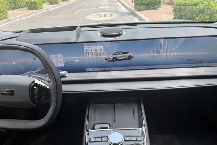Used Geely Galaxy E8 2025 620 km All-Wheel Drive Starship LiDAR-Enabled Intelligent Driving Version Audio And AC Panel