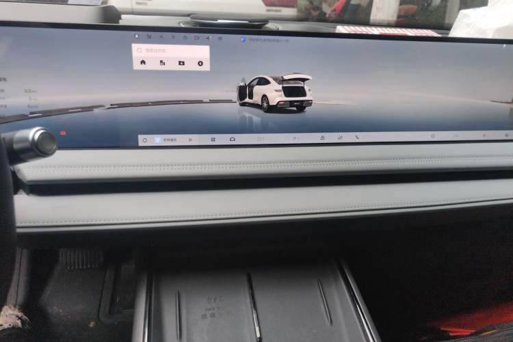 Used Geely Galaxy E8 2025 700 km Long-Range Intelligent Driving Version Audio And AC Panel