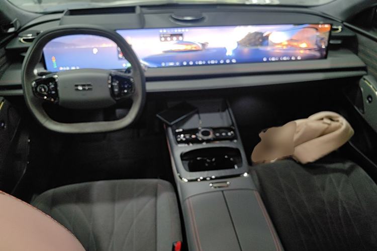 Used Geely Galaxy E8 2025 620 km All-Wheel Drive Starship LiDAR-Enabled Intelligent Driving Version Center Console