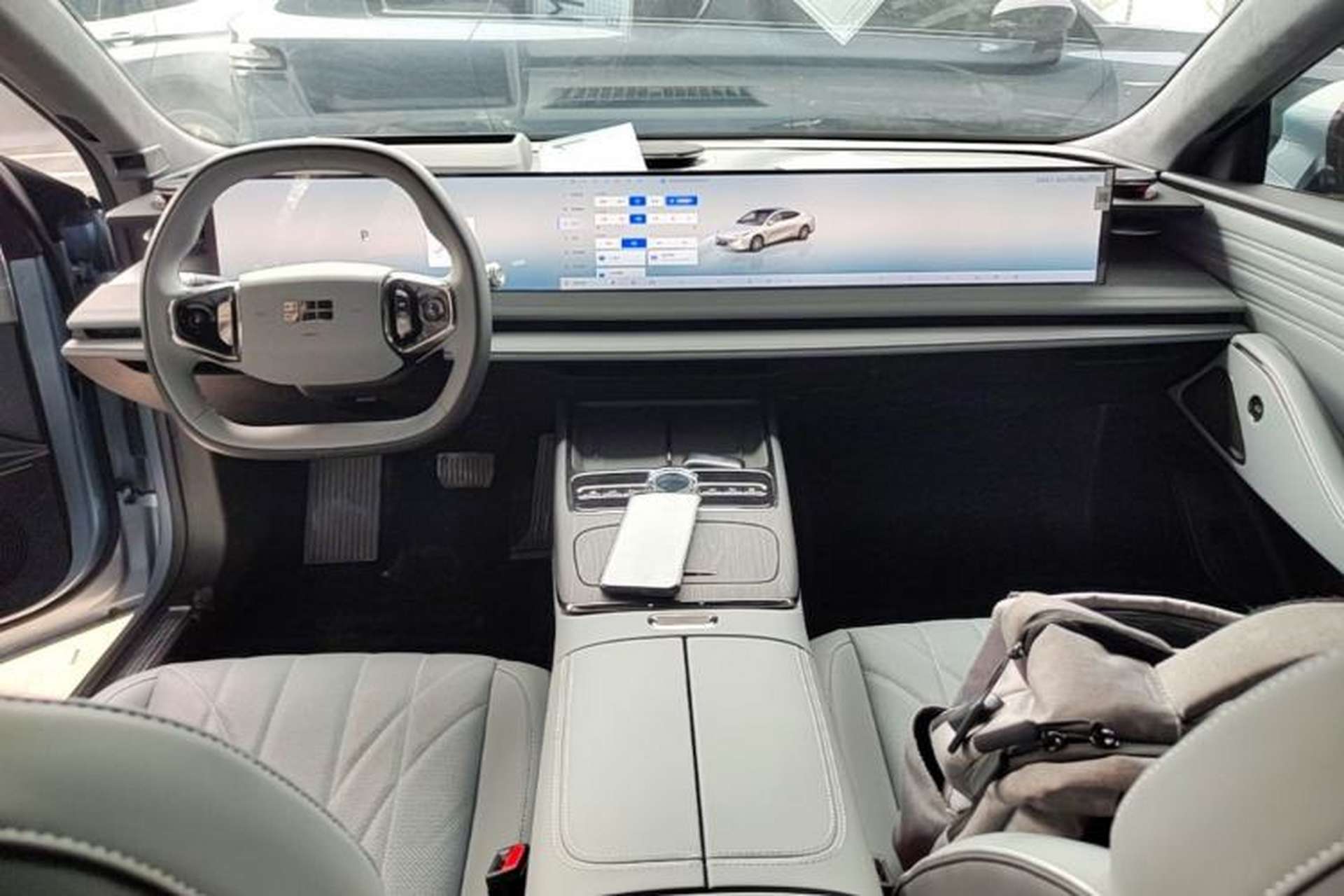 Used Geely Galaxy E8 2025 700 km Long-Range Intelligent Driving Version Center Console