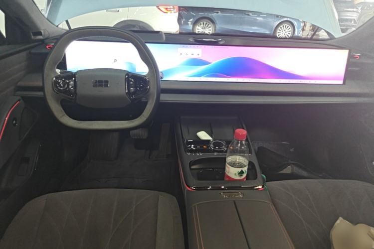 Used Geely Galaxy E8 2025 620 km All-Wheel Drive Starship LiDAR-Enabled Intelligent Driving Version Center Console