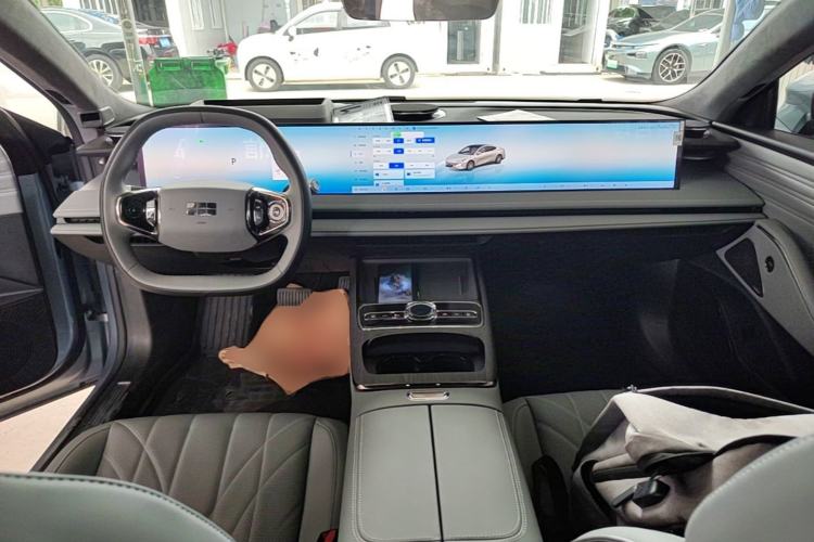 Used Geely Galaxy E8 2025 700 km Long-Range Intelligent Driving Version Center Console