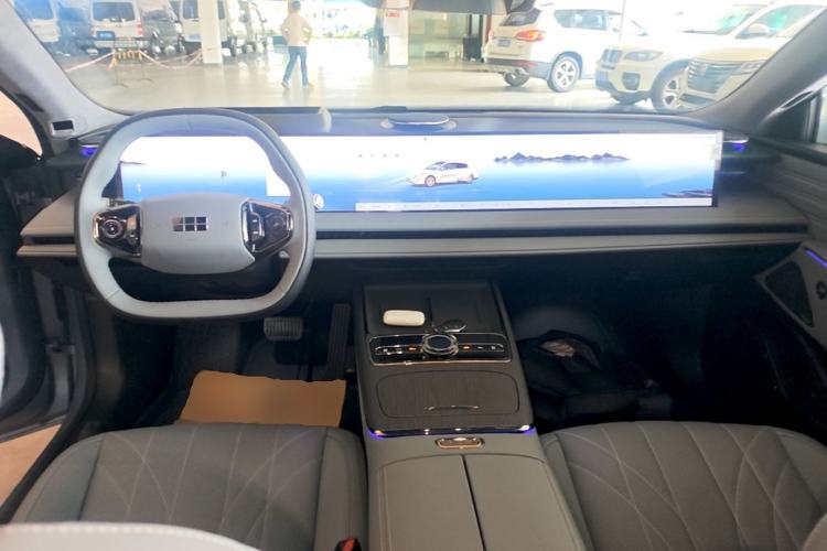 Used Geely Galaxy E8 2025 700 km Long-Range Intelligent Driving Version Center Console