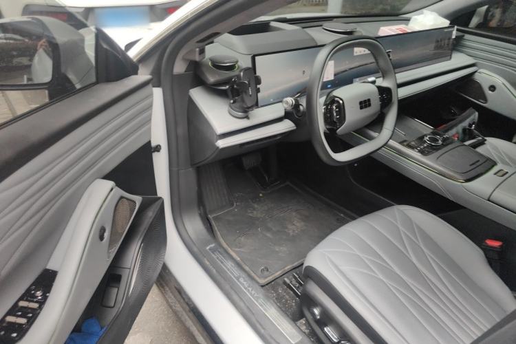 Used Geely Galaxy E8 2025 700 km Long-Range Intelligent Driving Version Driver Seat