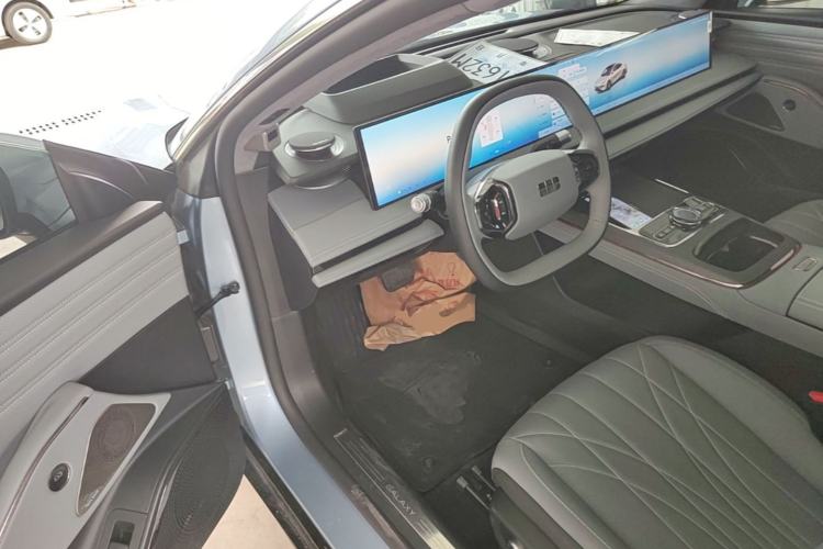 Used Geely Galaxy E8 2025 700 km Long-Range Intelligent Driving Version Driver Seat