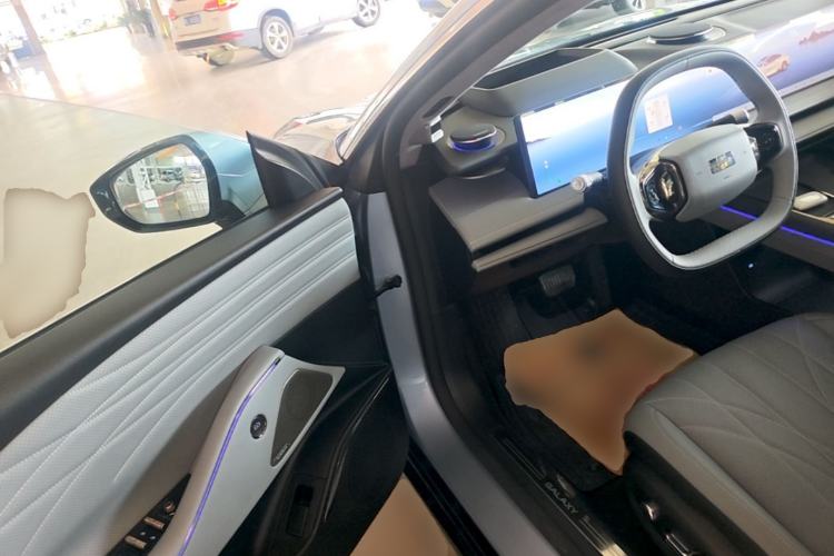 Used Geely Galaxy E8 2025 700 km Long-Range Intelligent Driving Version Driver Seat
