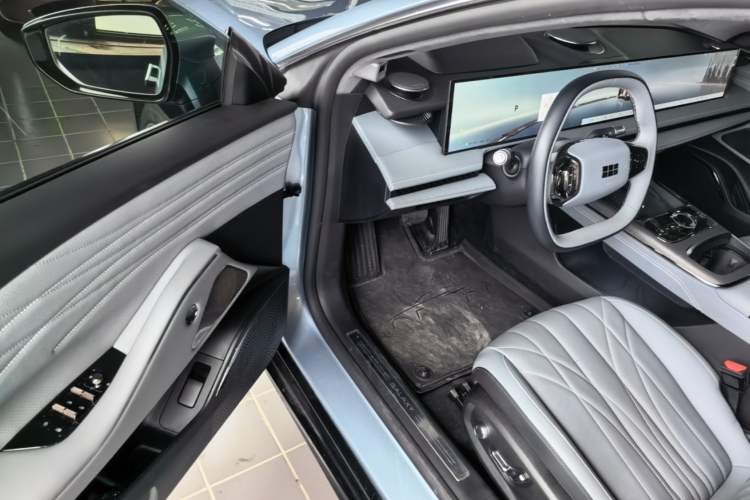 Used Geely Galaxy E8 2025 700 km Long-Range Intelligent Driving Version Driver Seat