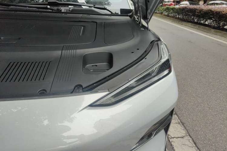 Used Geely Galaxy E8 2025 700 km Long-Range Intelligent Driving Version Engine Bay Left