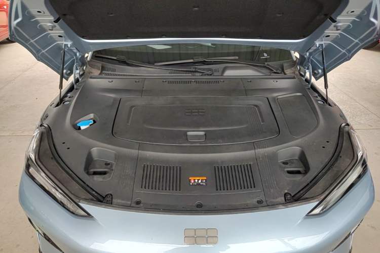 Used Geely Galaxy E8 2025 700 km Long-Range Intelligent Driving Version Engine Bay