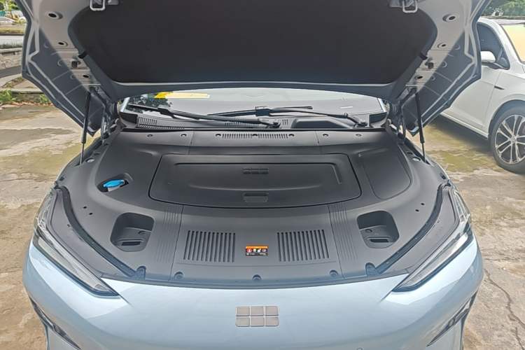 Used Geely Galaxy E8 2025 620 km All-Wheel Drive Starship LiDAR-Enabled Intelligent Driving Version Engine Bay