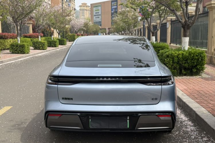 Used Geely Galaxy E8 2025 620 km All-Wheel Drive Starship LiDAR-Enabled Intelligent Driving Version Exterior 2