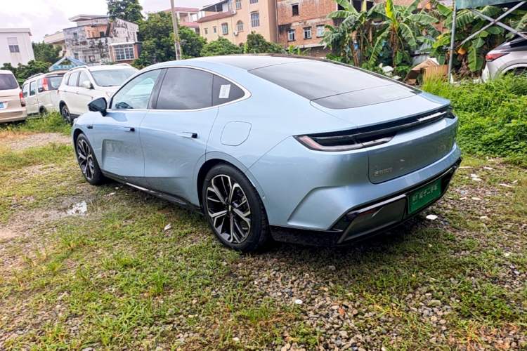 Used Geely Galaxy E8 2025 700 km Long-Range Intelligent Driving Version Exterior 2