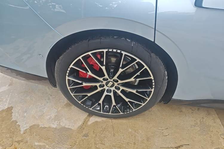 Used Geely Galaxy E8 2025 620 km All-Wheel Drive Starship LiDAR-Enabled Intelligent Driving Version Exterior 5