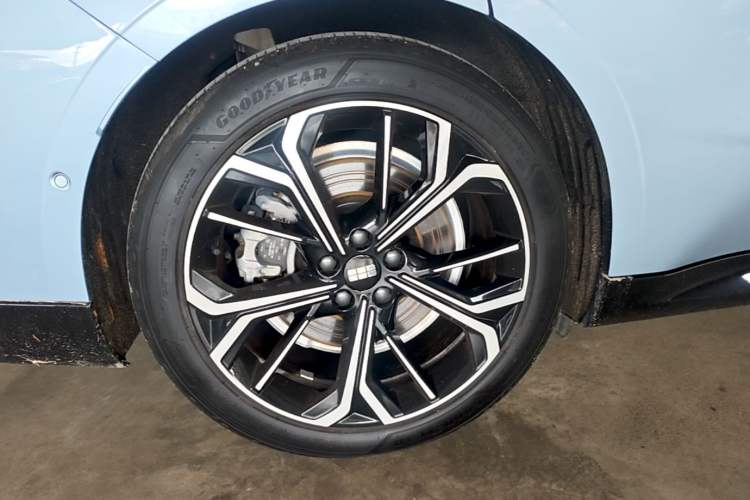 Used Geely Galaxy E8 2025 700 km Long-Range Intelligent Driving Version Exterior 5