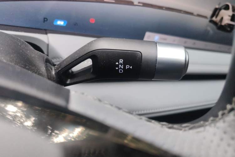 Used Geely Galaxy E8 2025 700 km Long-Range Intelligent Driving Version Gear Lever