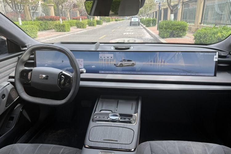 Used Geely Galaxy E8 2025 620 km All-Wheel Drive Starship LiDAR-Enabled Intelligent Driving Version Interior 2