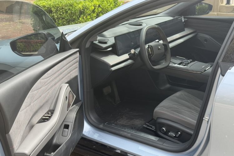 Used Geely Galaxy E8 2025 620 km All-Wheel Drive Starship LiDAR-Enabled Intelligent Driving Version Interior 3