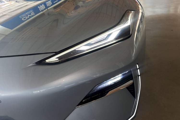 Used Geely Galaxy E8 2025 700 km Long-Range Intelligent Driving Version Left Front Headlight