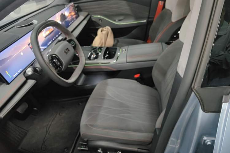 Used Geely Galaxy E8 2025 620 km All-Wheel Drive Starship LiDAR-Enabled Intelligent Driving Version Left Front Seat