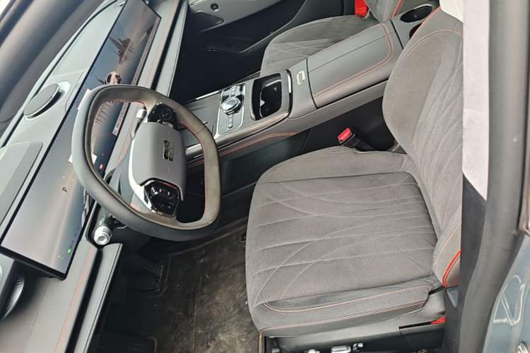 Used Geely Galaxy E8 2025 620 km All-Wheel Drive Starship LiDAR-Enabled Intelligent Driving Version Left Front Seat