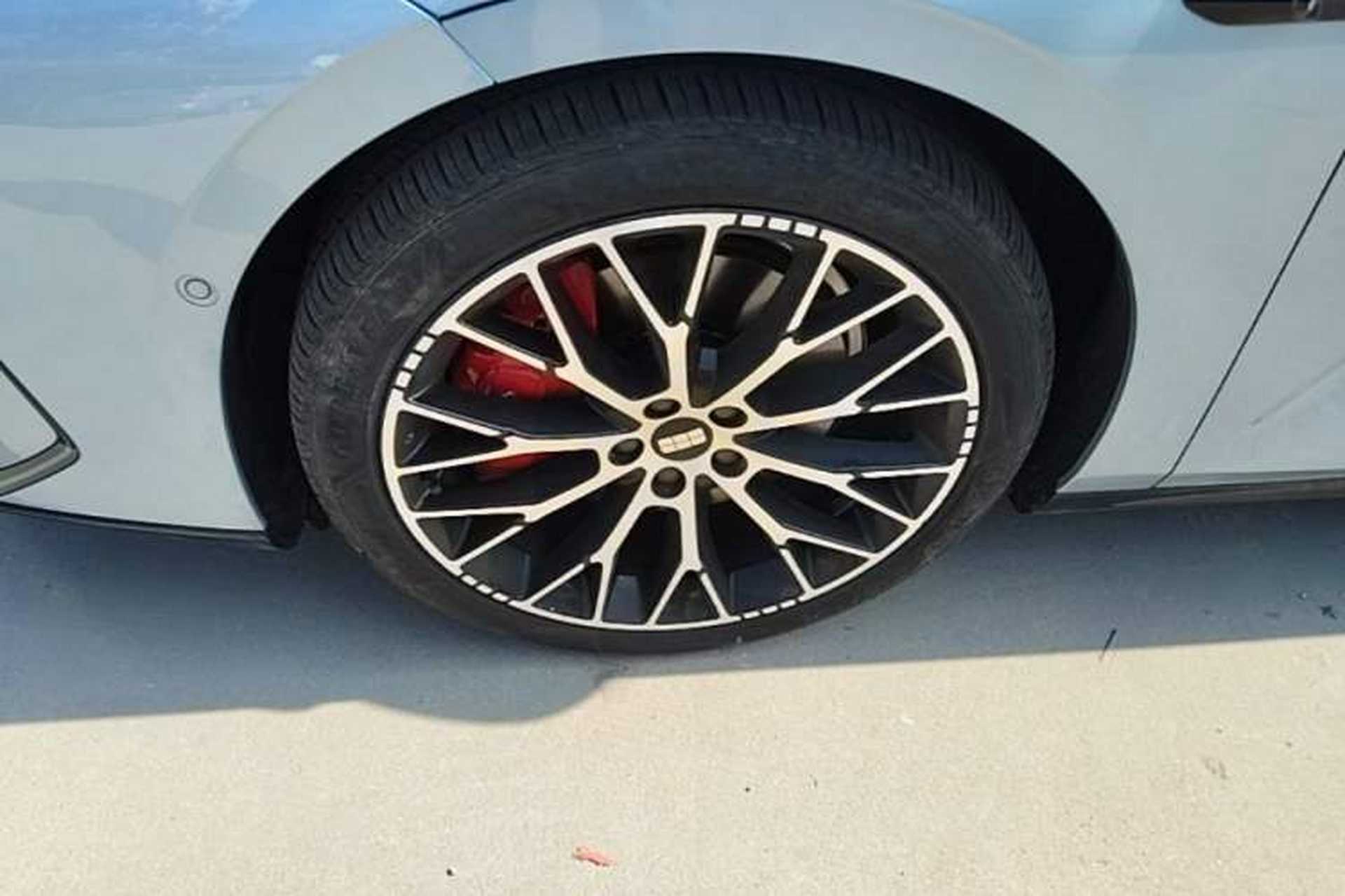 Used Geely Galaxy E8 2025 620 km All-Wheel Drive Starship LiDAR-Enabled Intelligent Driving Version Left Front Wheel Hub