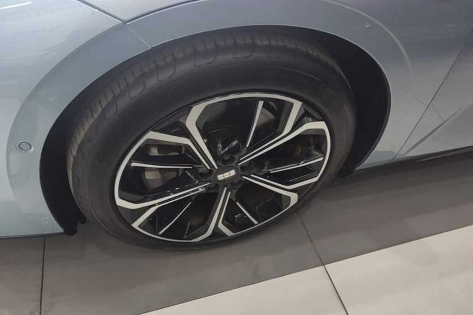 Used Geely Galaxy E8 2025 700 km Long-Range Intelligent Driving Version Left Front Wheel Hub