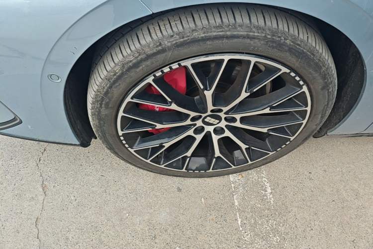 Used Geely Galaxy E8 2025 620 km All-Wheel Drive Starship LiDAR-Enabled Intelligent Driving Version Left Front Wheel Hub