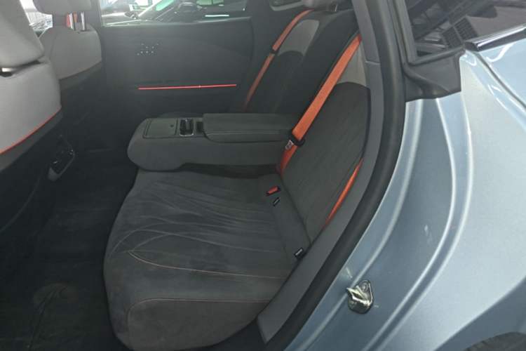 Used Geely Galaxy E8 2025 620 km All-Wheel Drive Starship LiDAR-Enabled Intelligent Driving Version Left Rear Seat