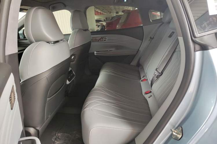 Used Geely Galaxy E8 2025 700 km Long-Range Intelligent Driving Version Left Rear Seat
