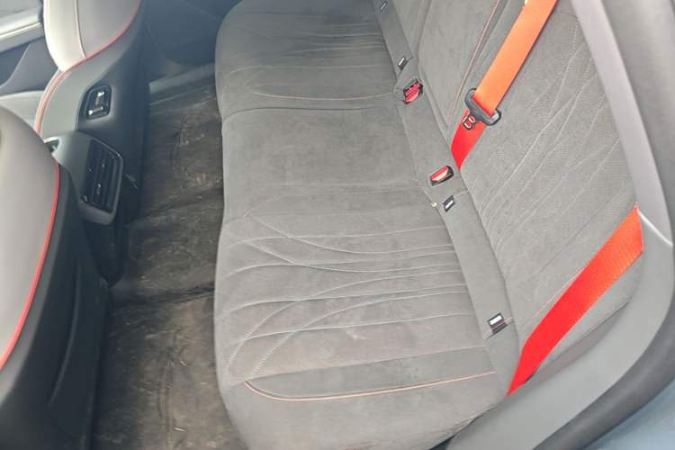 Used Geely Galaxy E8 2025 620 km All-Wheel Drive Starship LiDAR-Enabled Intelligent Driving Version Left Rear Seat