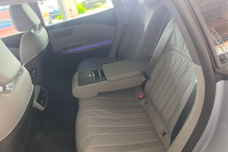Used Geely Galaxy E8 2025 700 km Long-Range Intelligent Driving Version Left Rear Seat