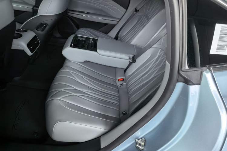 Used Geely Galaxy E8 2025 700 km Long-Range Intelligent Driving Version Left Rear Seat