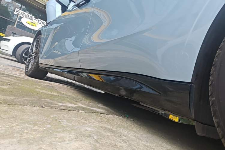 Used Geely Galaxy E8 2025 620 km All-Wheel Drive Starship LiDAR-Enabled Intelligent Driving Version Left Side Sill