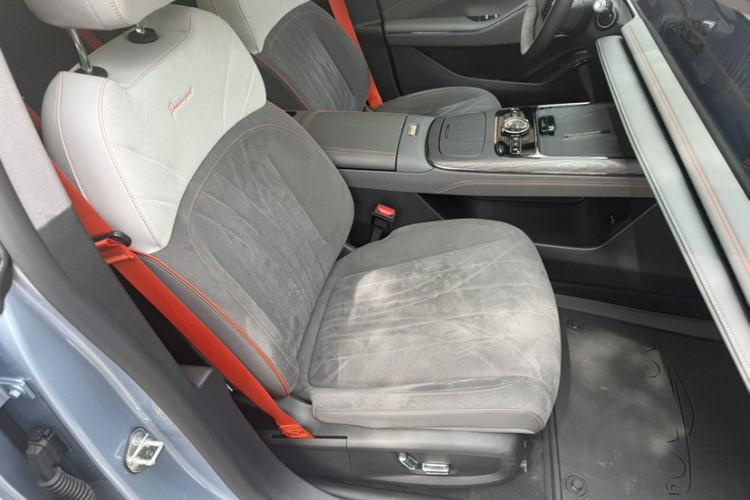 Used Geely Galaxy E8 2025 620 km All-Wheel Drive Starship LiDAR-Enabled Intelligent Driving Version Right Front Seat