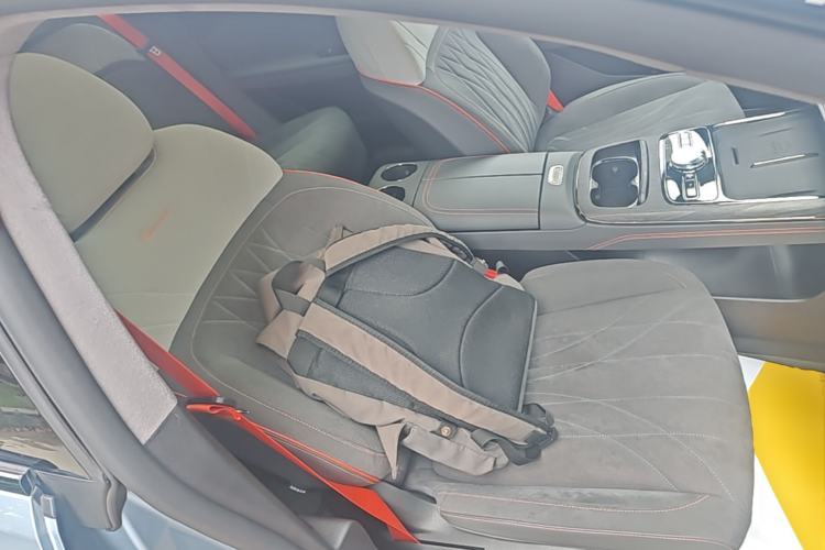 Used Geely Galaxy E8 2025 620 km All-Wheel Drive Starship LiDAR-Enabled Intelligent Driving Version Right Front Seat