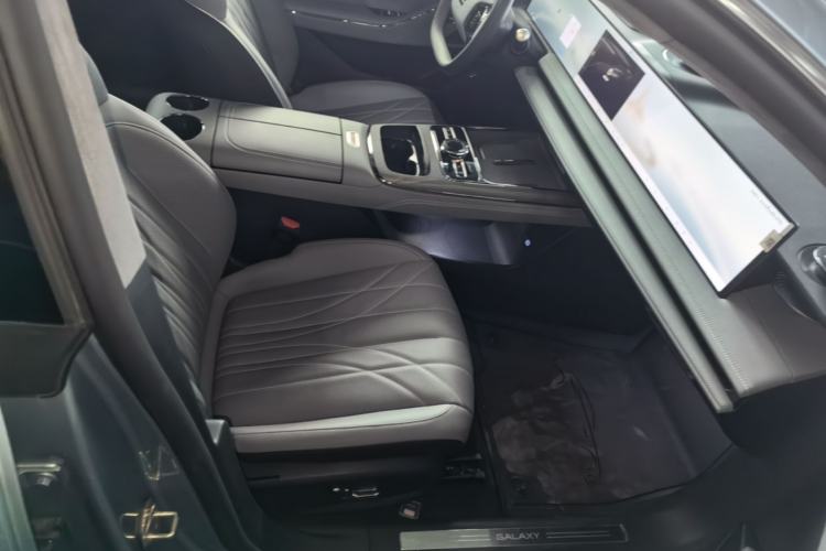 Used Geely Galaxy E8 2025 700 km Long-Range Intelligent Driving Version Right Front Seat