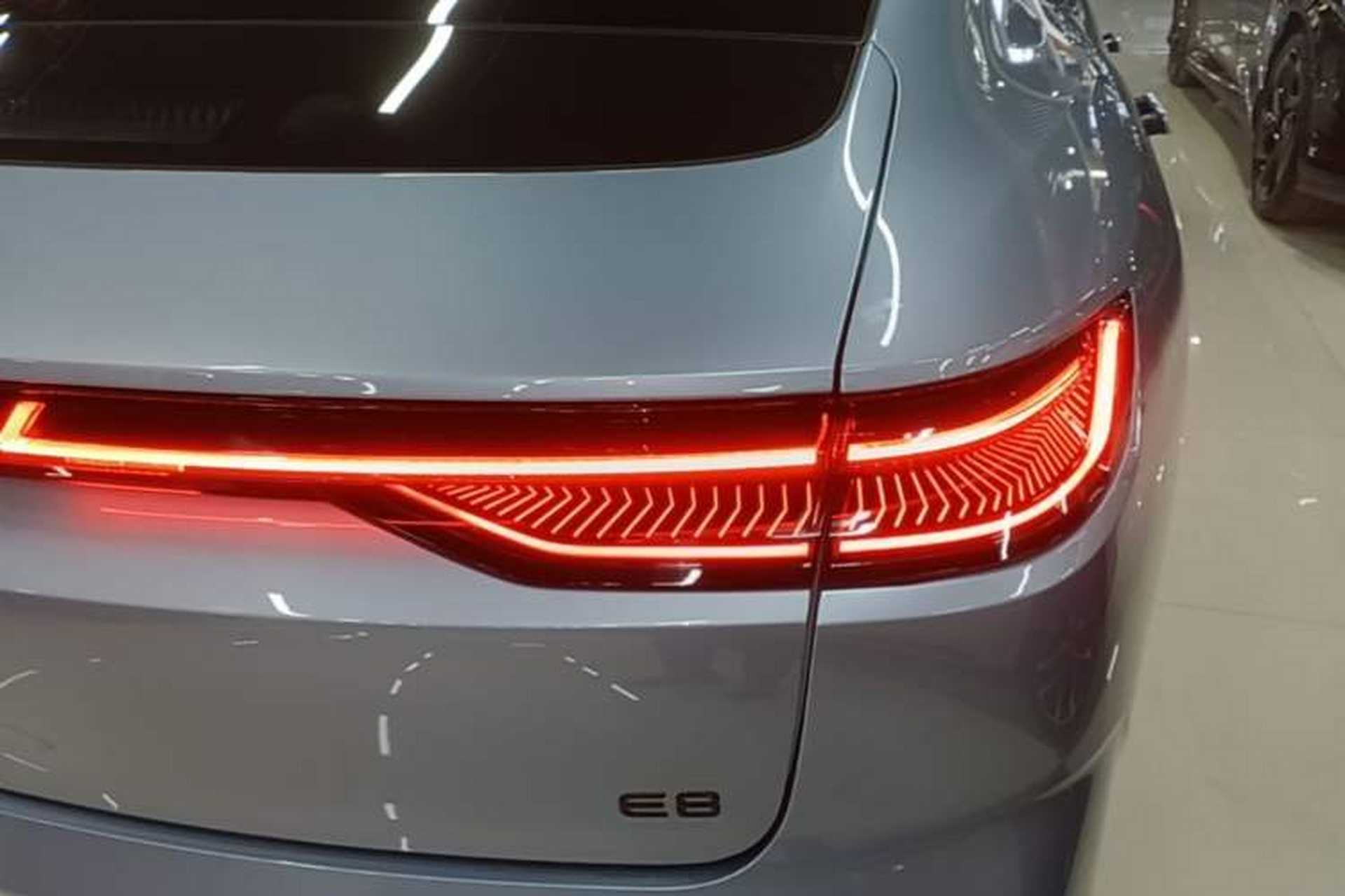 Used Geely Galaxy E8 2025 620 km All-Wheel Drive Starship LiDAR-Enabled Intelligent Driving Version Right Rear Taillight