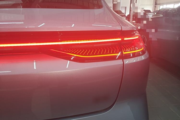 Used Geely Galaxy E8 2025 620 km All-Wheel Drive Starship LiDAR-Enabled Intelligent Driving Version Right Rear Taillight
