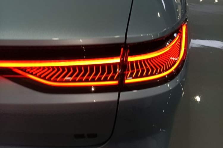 Used Geely Galaxy E8 2025 620 km All-Wheel Drive Starship LiDAR-Enabled Intelligent Driving Version Right Rear Taillight
