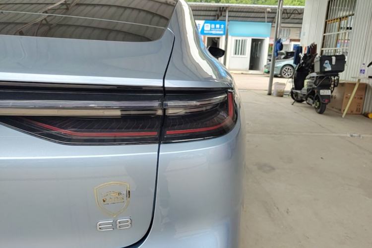 Used Geely Galaxy E8 2025 700 km Long-Range Intelligent Driving Version Right Rear Taillight
