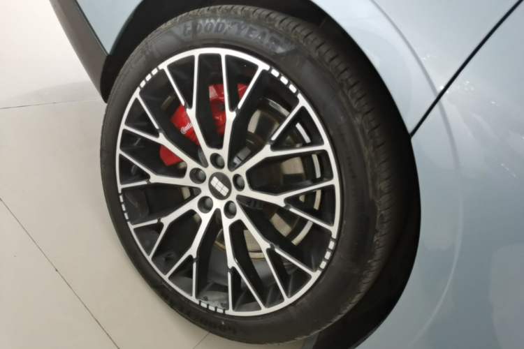 Used Geely Galaxy E8 2025 620 km All-Wheel Drive Starship LiDAR-Enabled Intelligent Driving Version Right Rear Wheel Hub