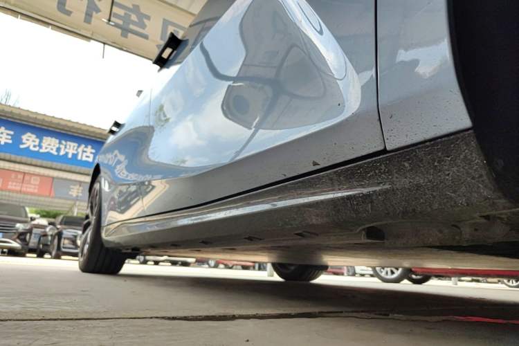 Used Geely Galaxy E8 2025 700 km Long-Range Intelligent Driving Version Right Side Sill
