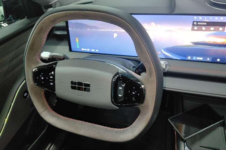 Used Geely Galaxy E8 2025 620 km All-Wheel Drive Starship LiDAR-Enabled Intelligent Driving Version Steering Wheel