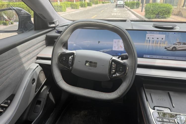 Used Geely Galaxy E8 2025 620 km All-Wheel Drive Starship LiDAR-Enabled Intelligent Driving Version Steering Wheel