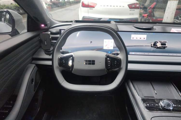 Used Geely Galaxy E8 2025 700 km Long-Range Intelligent Driving Version Steering Wheel