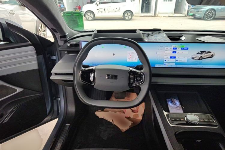 Used Geely Galaxy E8 2025 700 km Long-Range Intelligent Driving Version Steering Wheel